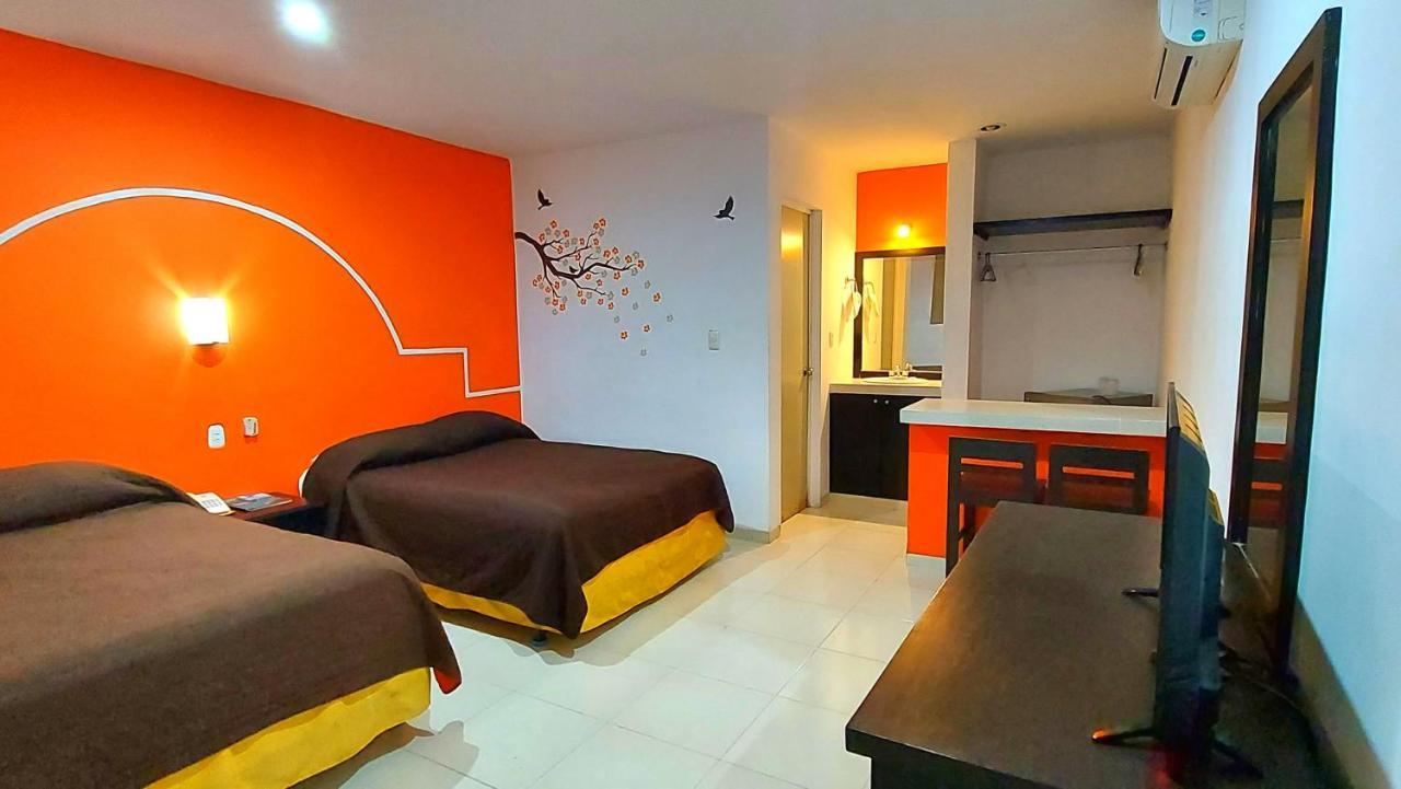 Hotel El Marques Merida Bagian luar foto