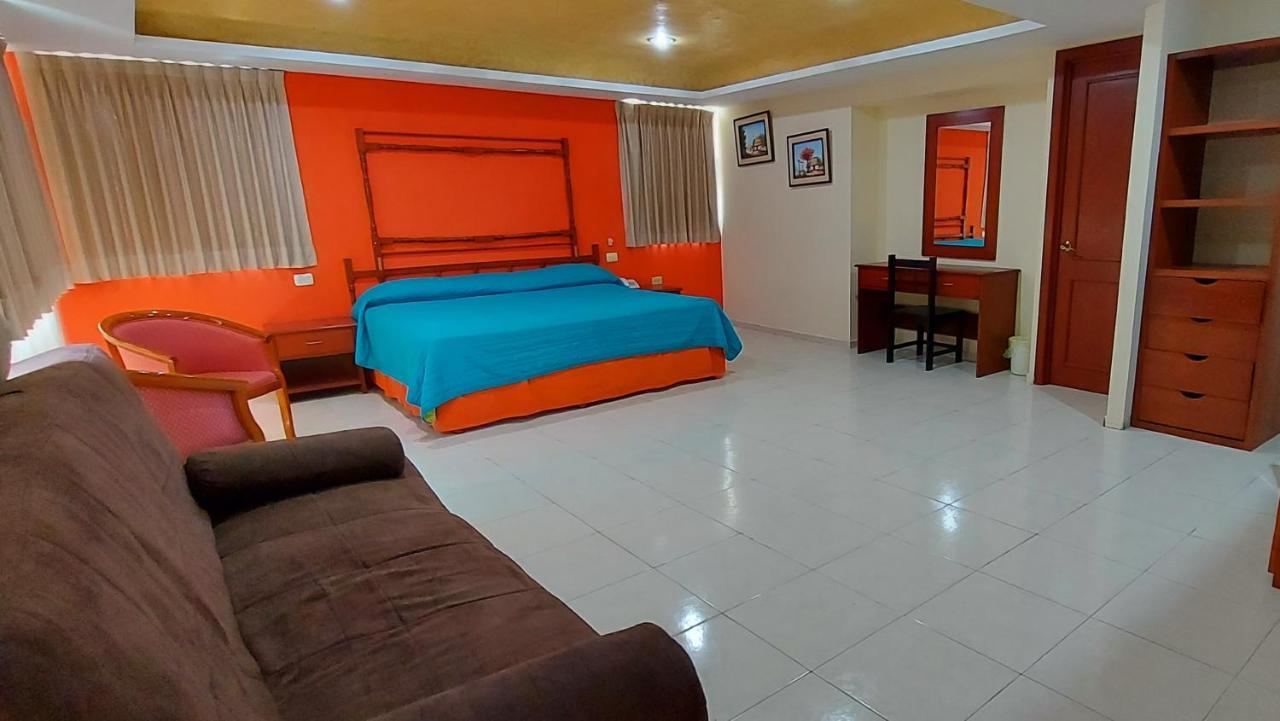 Hotel El Marques Merida Bagian luar foto