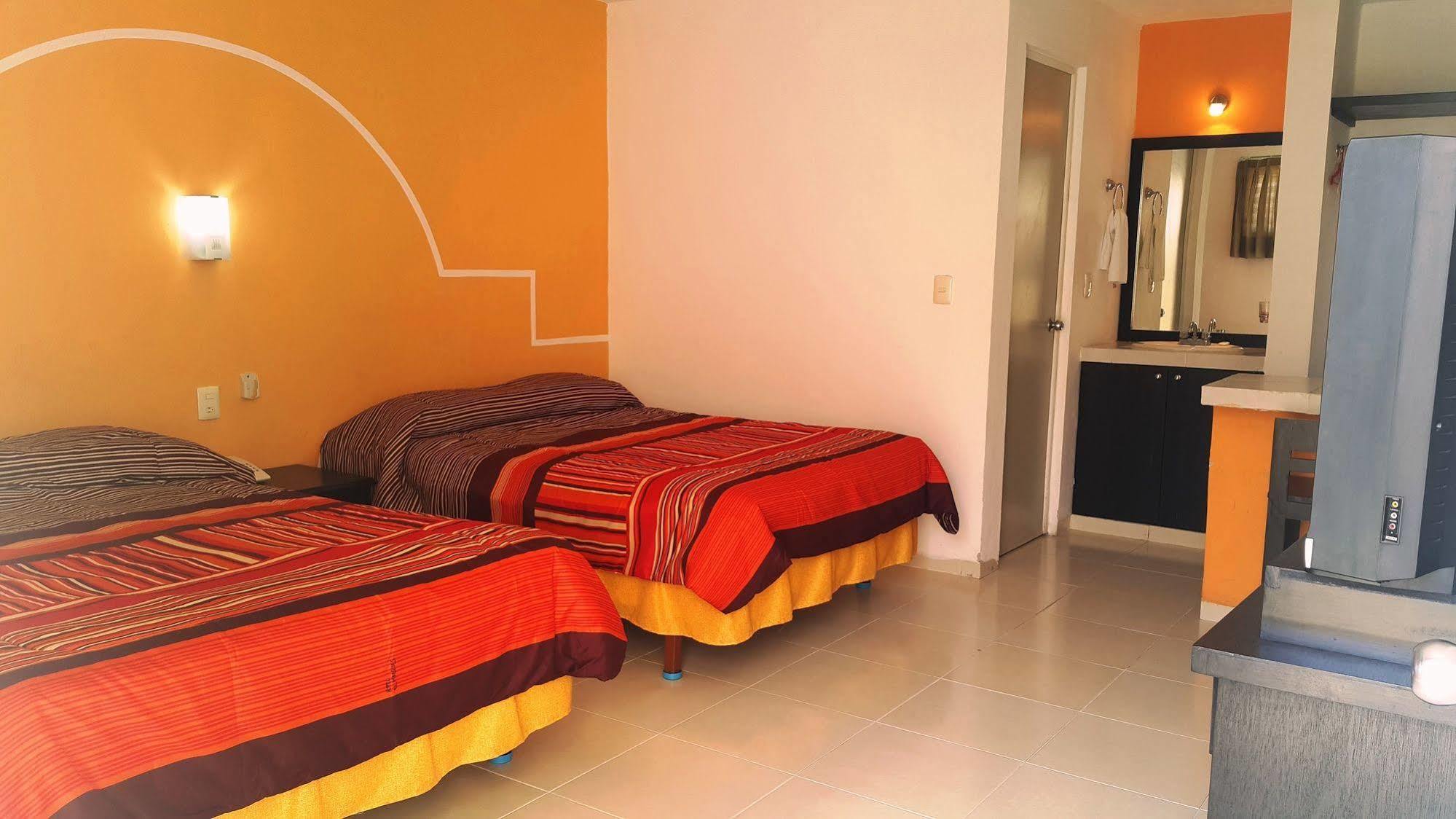 Hotel El Marques Merida Bagian luar foto