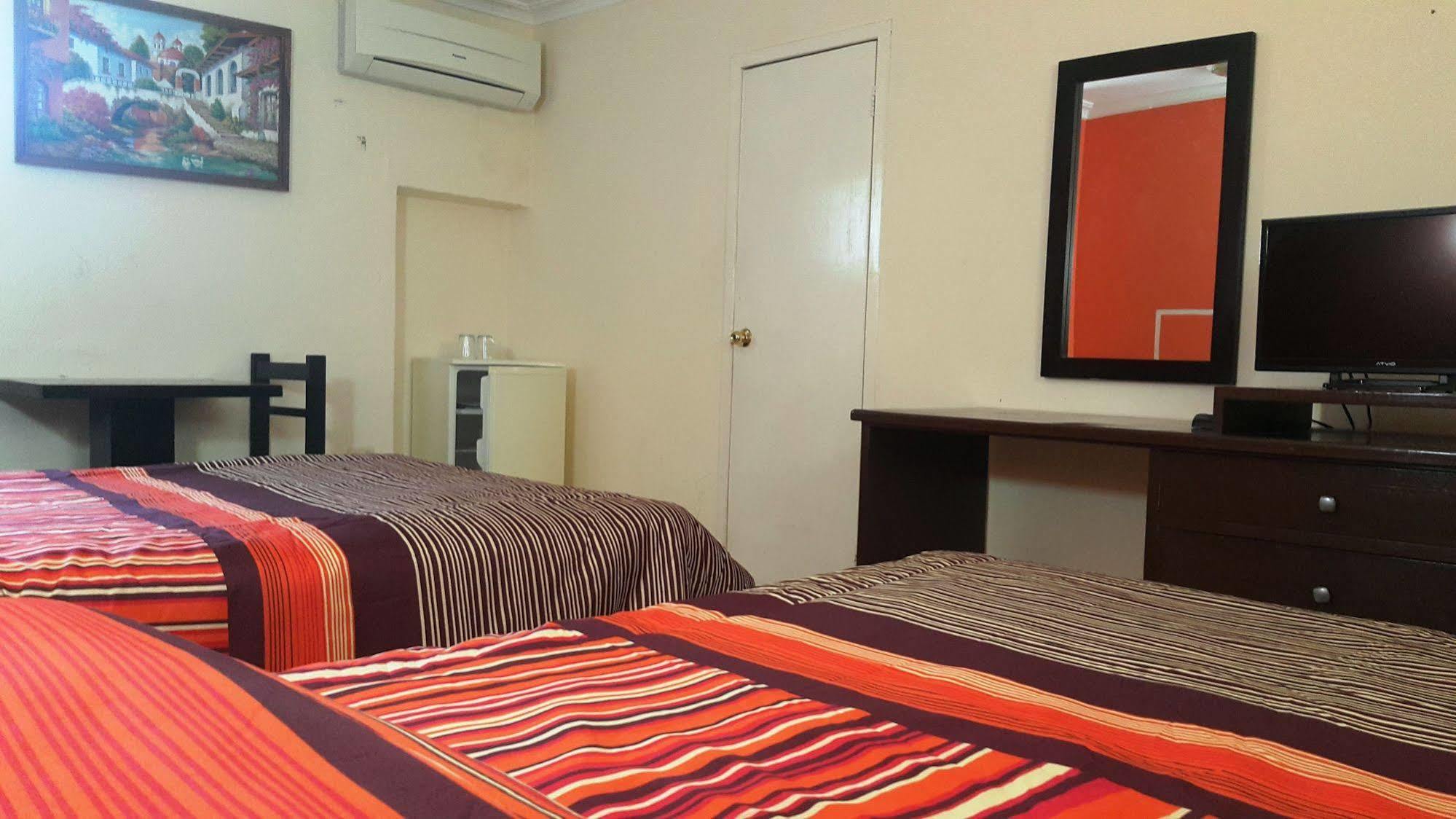 Hotel El Marques Merida Bagian luar foto