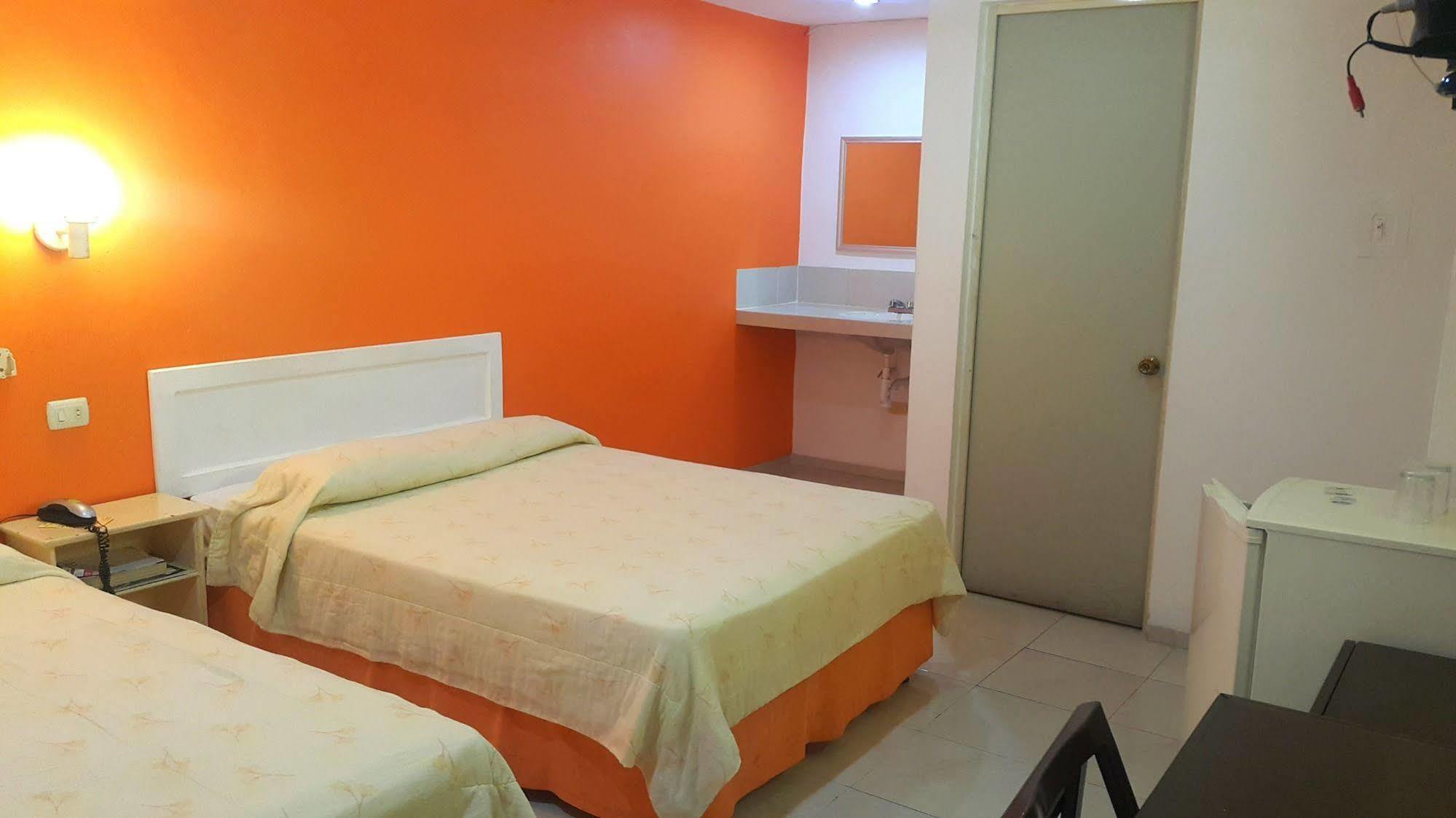 Hotel El Marques Merida Bagian luar foto