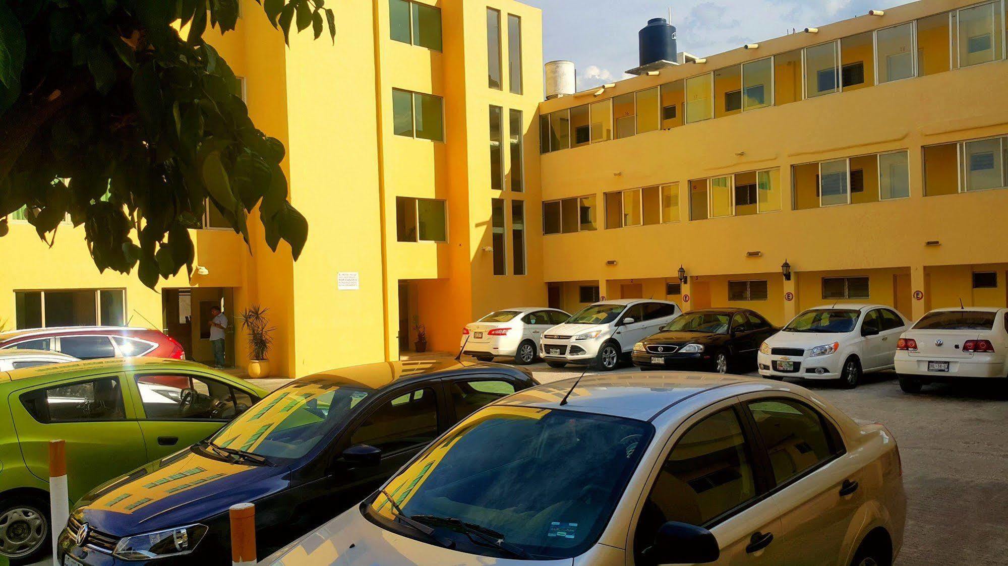 Hotel El Marques Merida Bagian luar foto