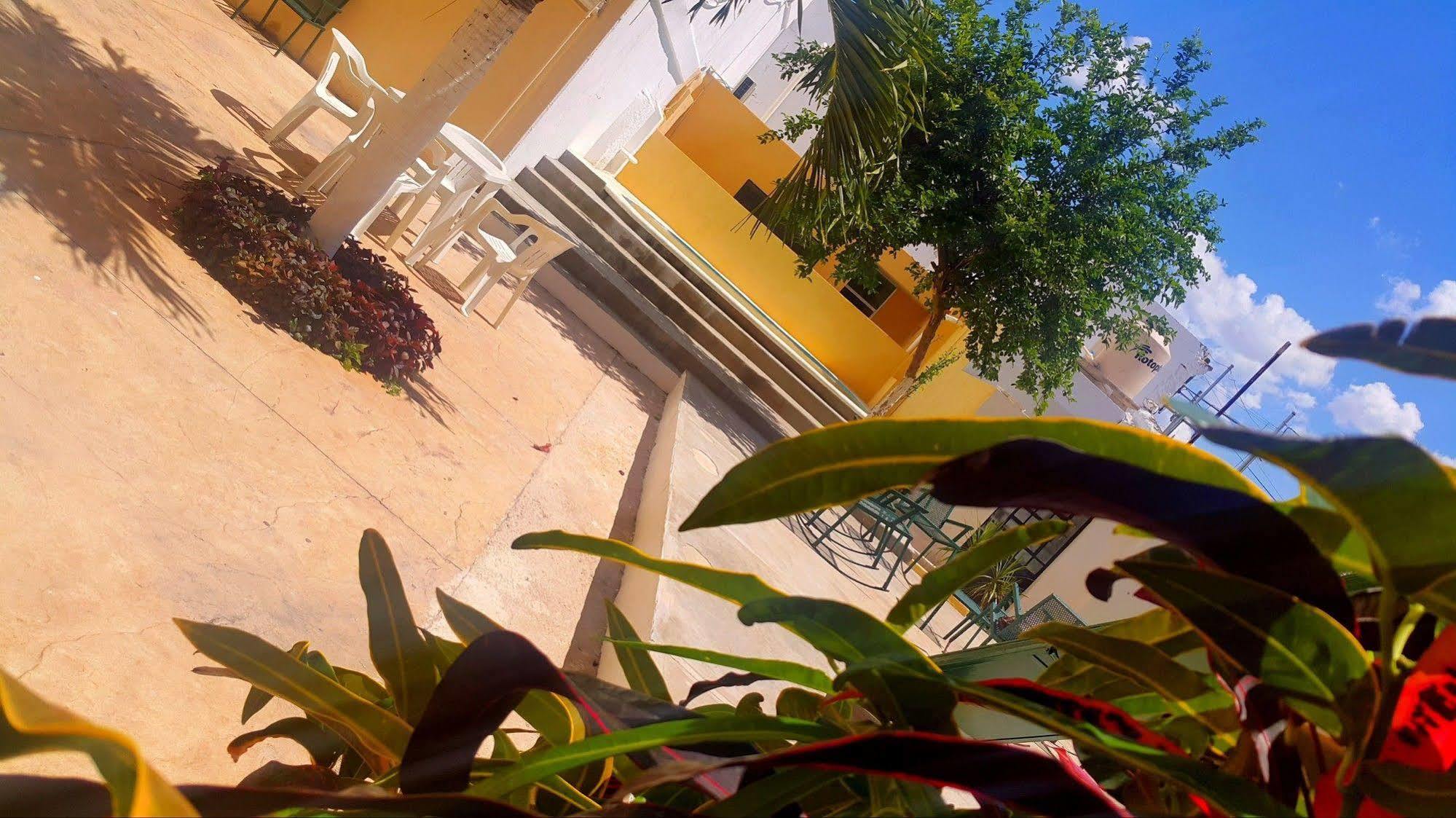 Hotel El Marques Merida Bagian luar foto