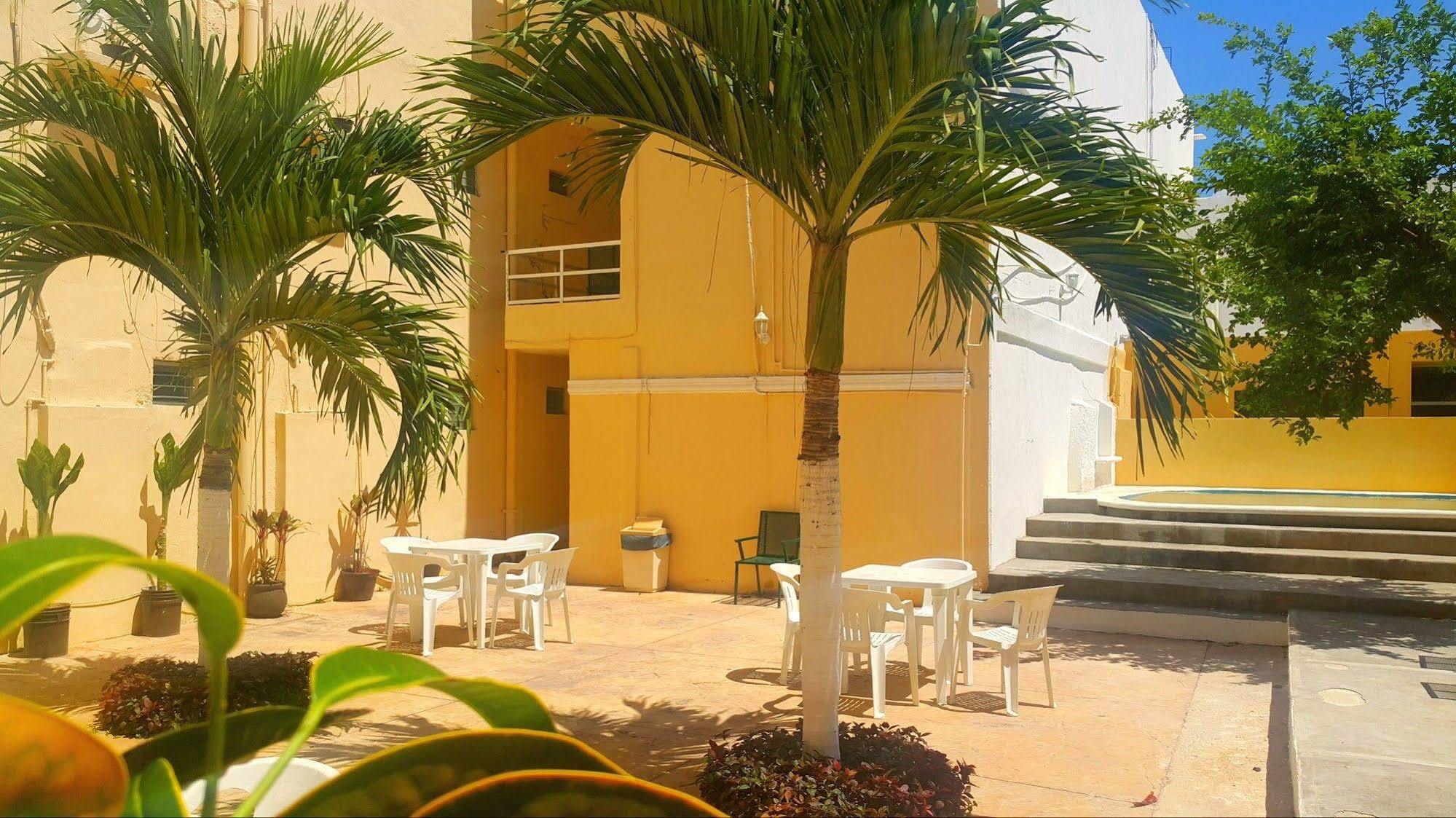 Hotel El Marques Merida Bagian luar foto